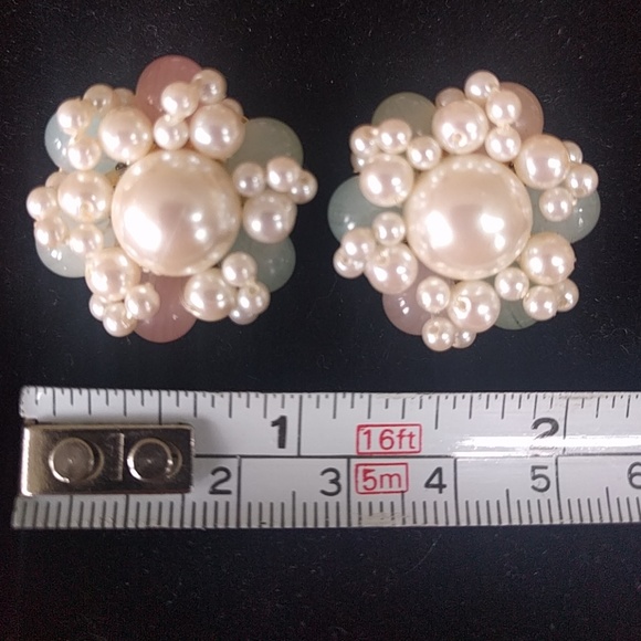 VTG faux pearl clip on earrings, pastel colors - Picture 5 of 5